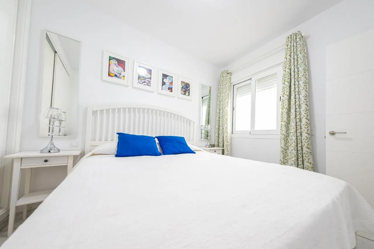 Stylish 3 Bedroom Apartment At The Heart Of Nueva Andalucia Close To Centro Plaza 马尔韦利亚