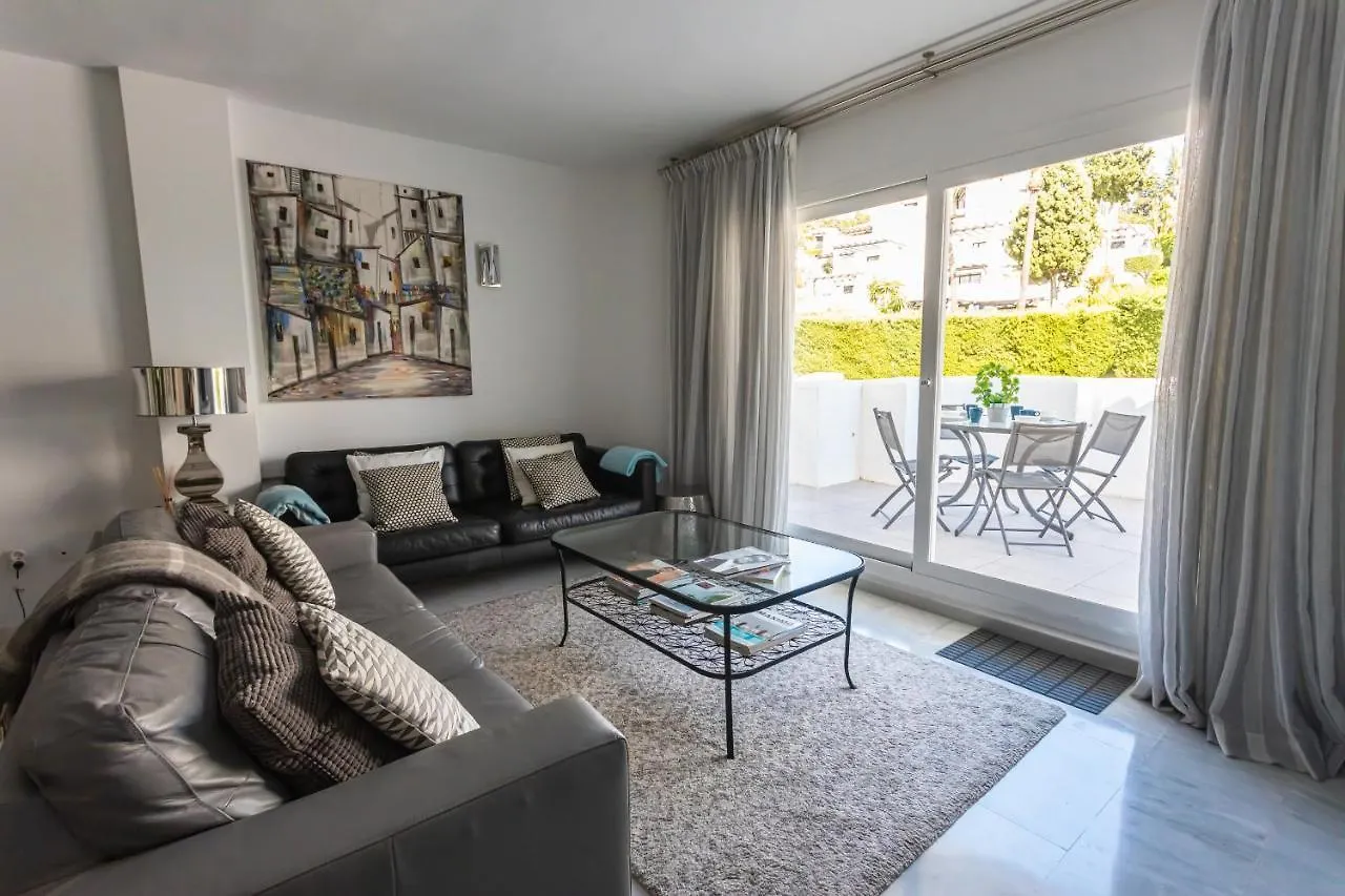 Stylish 3 Bedroom Apartment At The Heart Of Nueva Andalucia Close To Centro Plaza 马尔韦利亚 0*,  西班牙