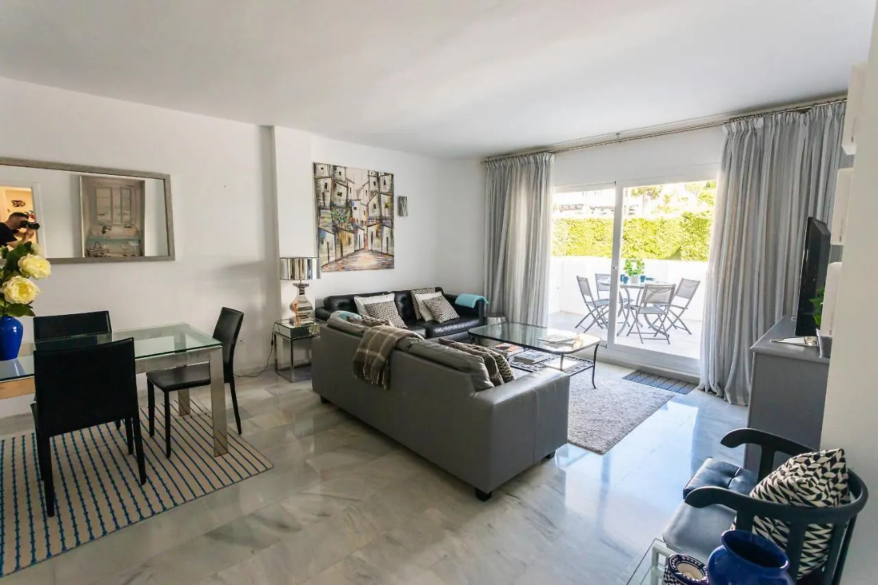 Stylish 3 Bedroom Apartment At The Heart Of Nueva Andalucia Close To Centro Plaza 马尔韦利亚