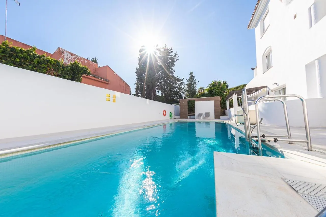 Stylish 3 Bedroom Apartment At The Heart Of Nueva Andalucia Close To Centro Plaza 马尔韦利亚