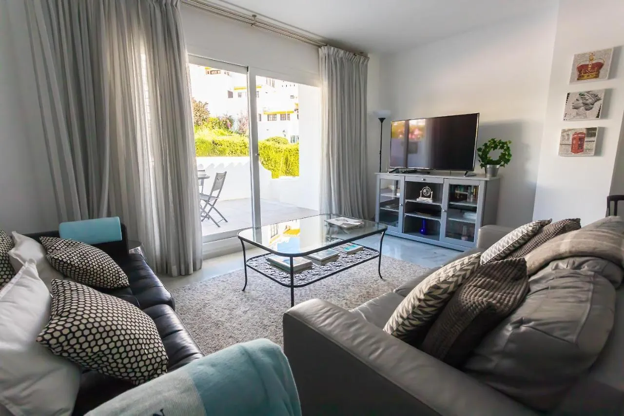 Stylish 3 Bedroom Apartment At The Heart Of Nueva Andalucia Close To Centro Plaza 马尔韦利亚