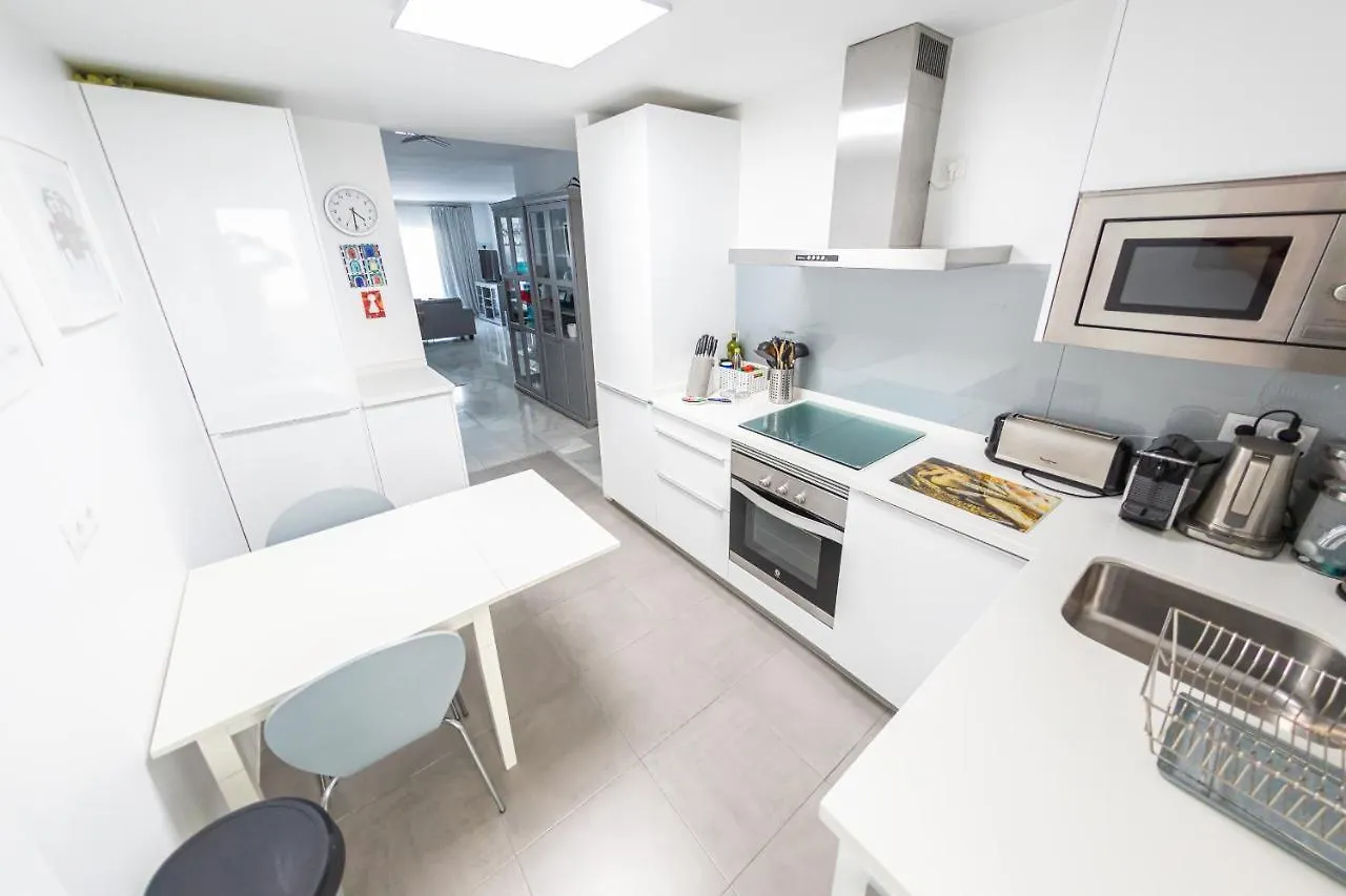 Stylish 3 Bedroom Apartment At The Heart Of Nueva Andalucia Close To Centro Plaza 马尔韦利亚