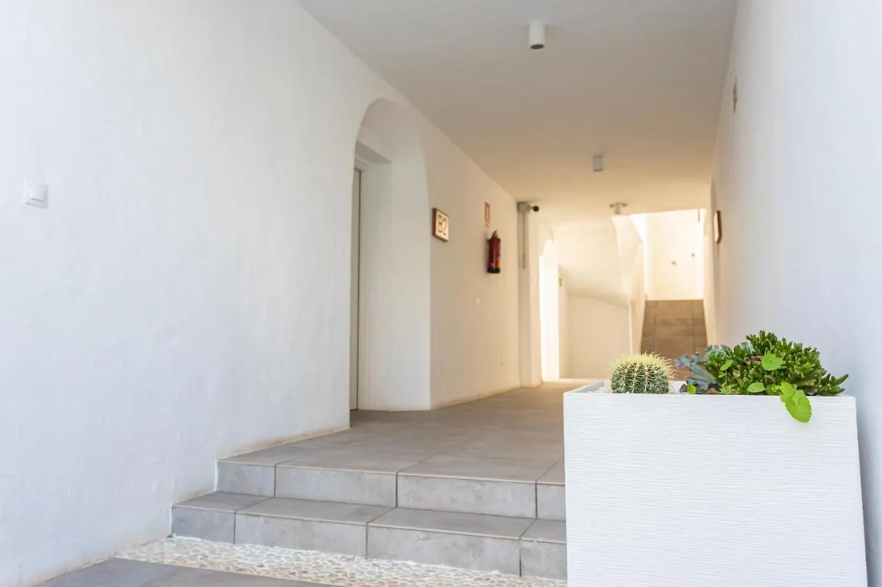 Stylish 3 Bedroom Apartment At The Heart Of Nueva Andalucia Close To Centro Plaza 马尔韦利亚