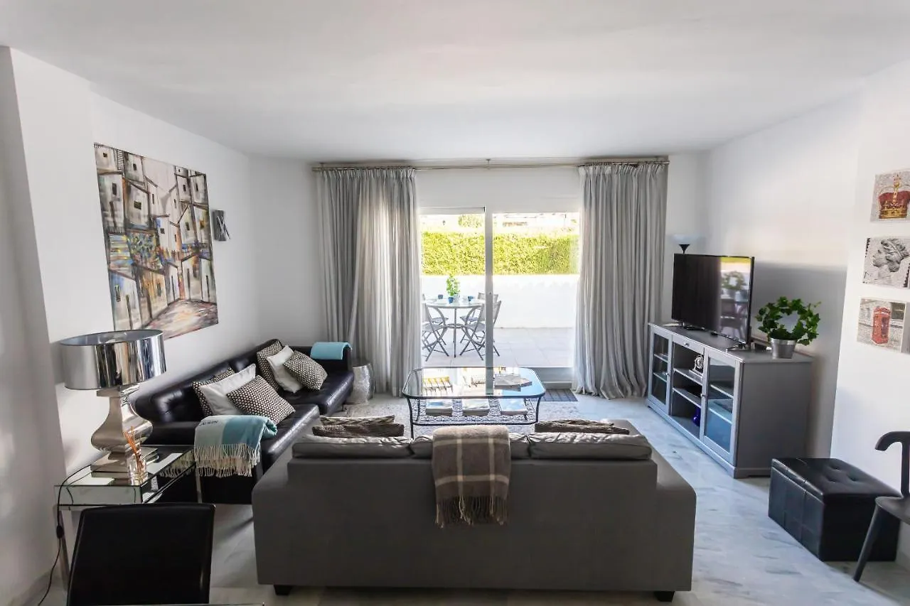 Stylish 3 Bedroom Apartment At The Heart Of Nueva Andalucia Close To Centro Plaza 马尔韦利亚 0*,