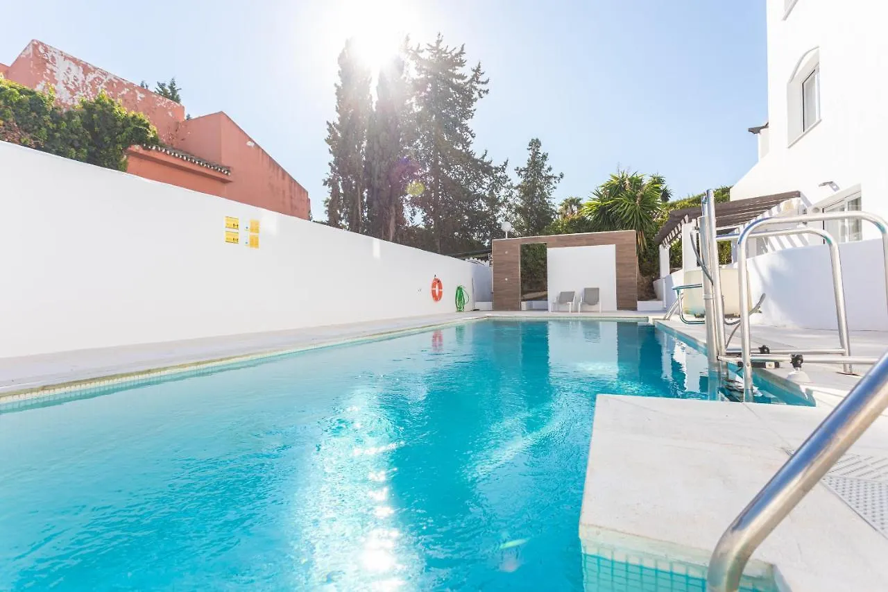 Stylish 3 Bedroom Apartment At The Heart Of Nueva Andalucia Close To Centro Plaza 马尔韦利亚 0*,  西班牙